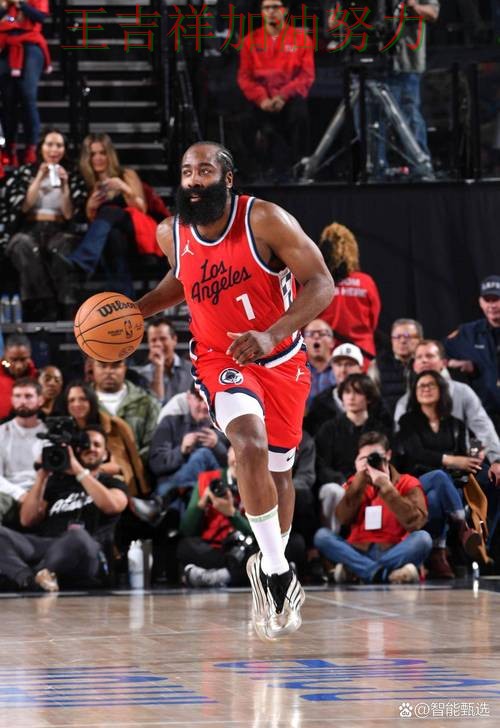 哈登连续破门状态持续升温 比赛走势引发热议